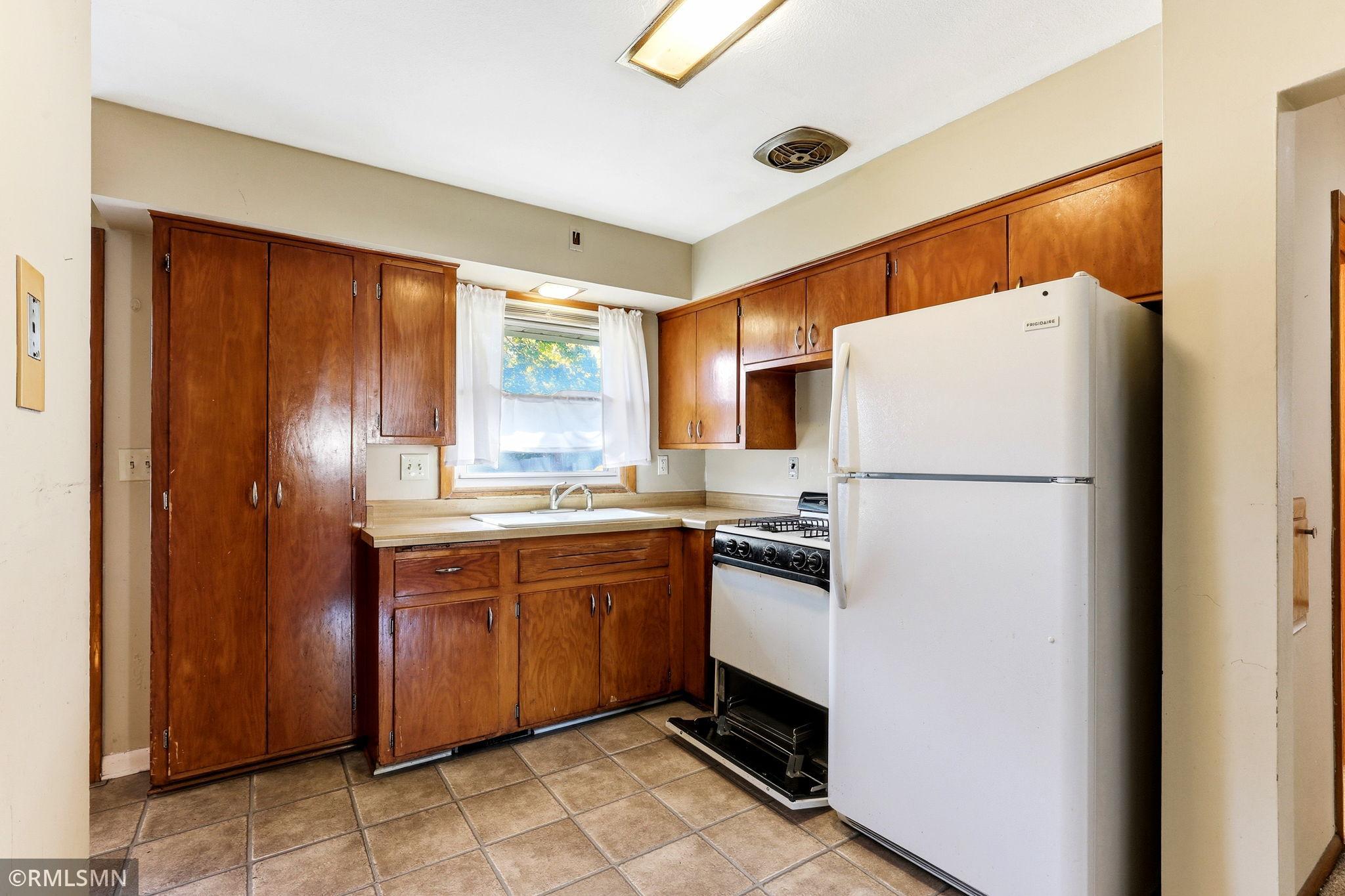 View of Residential Income at 1530 Reaney Avenue, Saint Paul MN 55106, Saint Paul (5 of 11) - Mike Wilen | Minnesota Team Real Estate