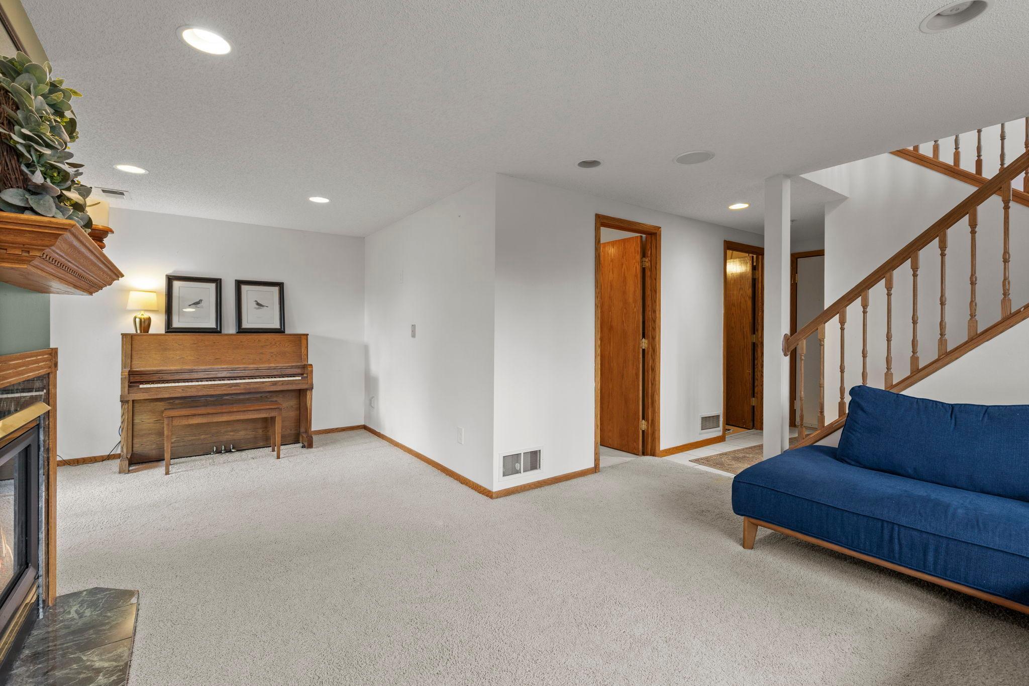 View of Residential at 922 Sherwood Road, Shoreview MN 55126, Shoreview (18 of 28) - Mike Wilen | Minnesota Team Real Estate
