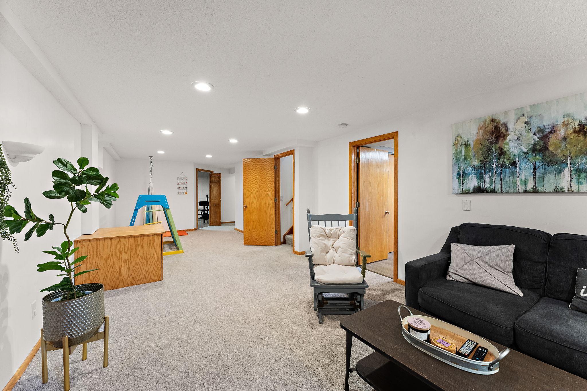 View of Residential at 11209 Carver Court, Burnsville MN 55337, Burnsville (37 of 44) - Mike Wilen | Minnesota Team Real Estate