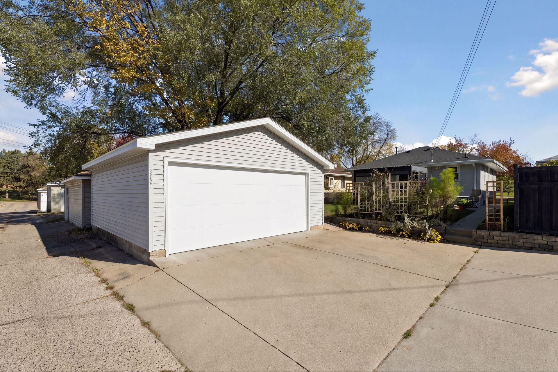 View of Residential at 5720 Russell Avenue, Minneapolis MN 55410, Minneapolis (30 of 32) - Mike Wilen | Minnesota Team Real Estate