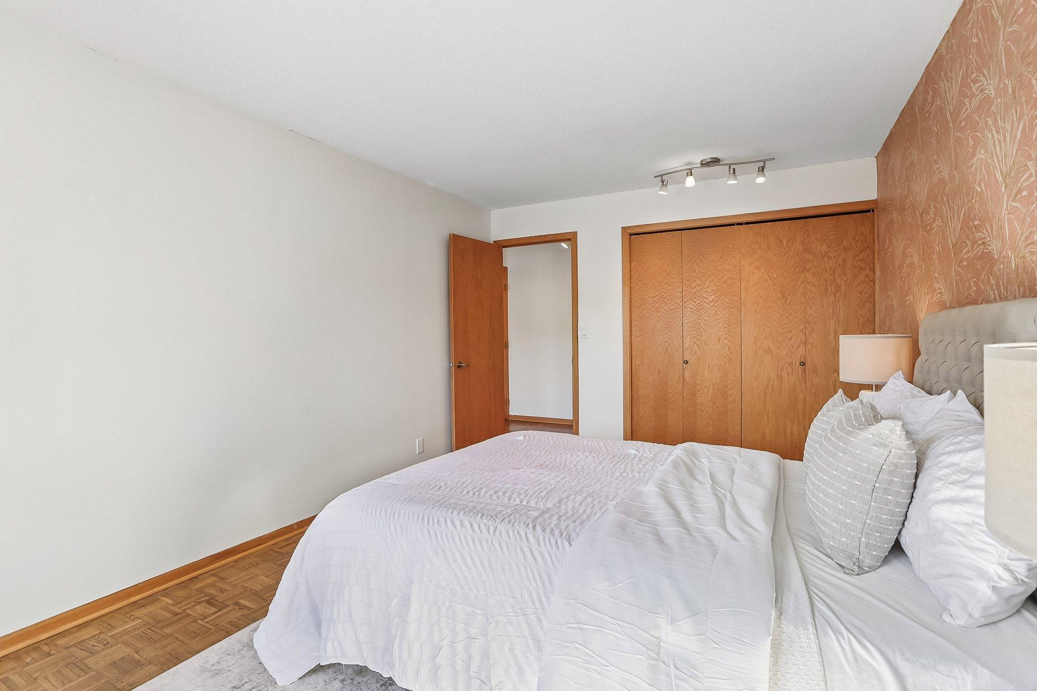 View of Residential at 410 Groveland Avenue #305, Minneapolis MN 55403, Minneapolis (14 of 40) - Mike Wilen | Minnesota Team Real Estate