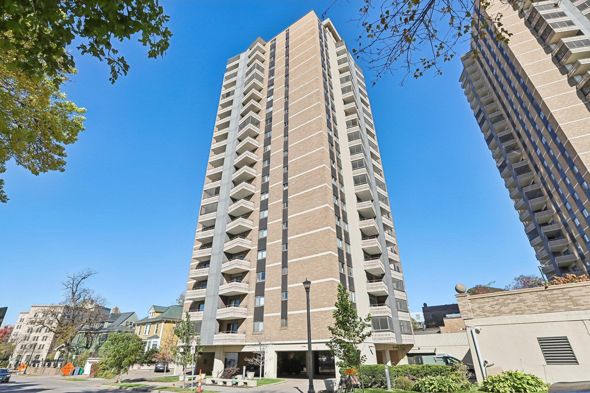 View of Residential at 410 Groveland Avenue #305, Minneapolis MN 55403, Minneapolis (39 of 40) - Mike Wilen | Minnesota Team Real Estate