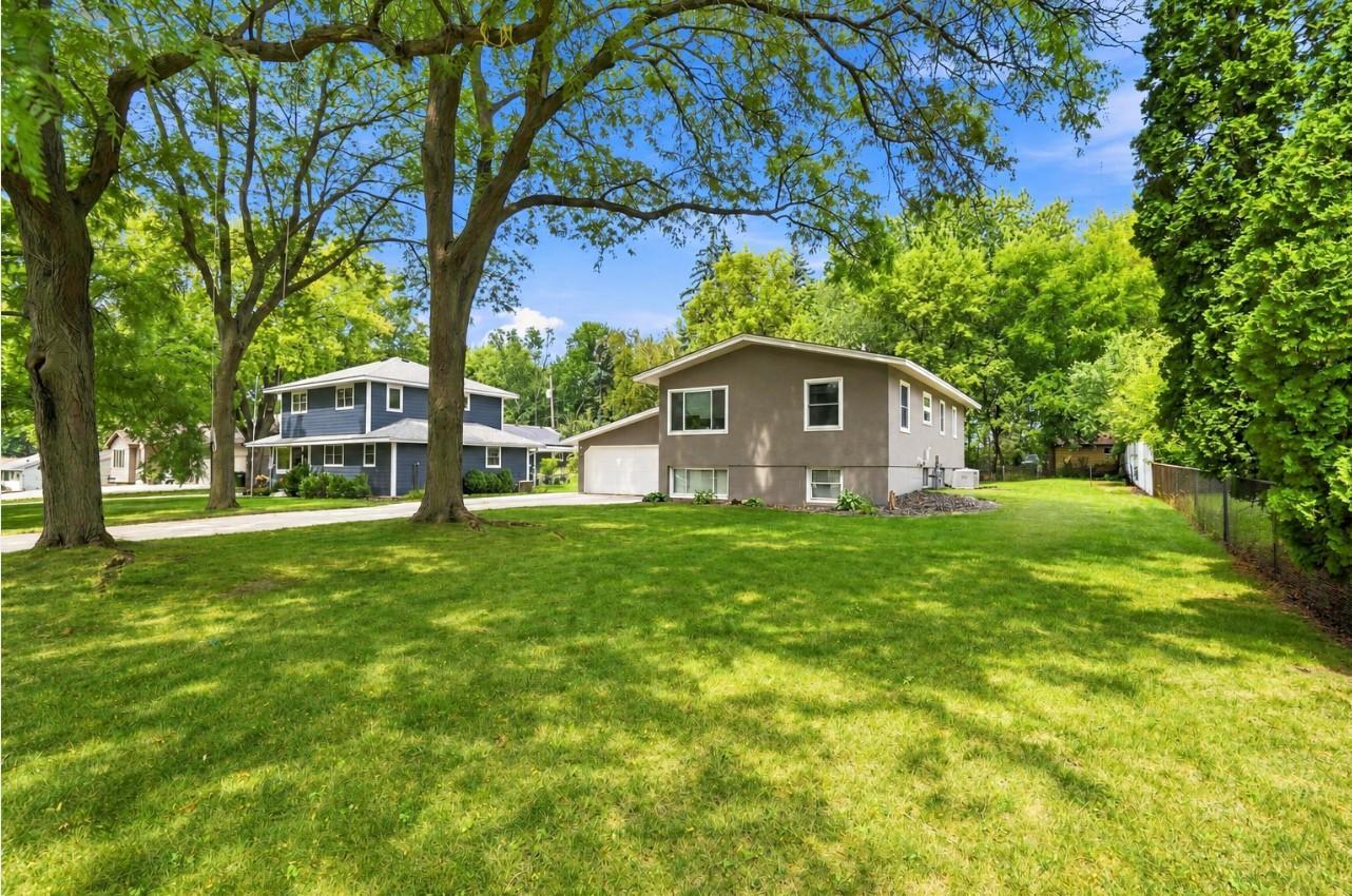 View of Residential at 933 Island Lake Avenue, Shoreview MN 55126, Shoreview (4 of 30) - Mike Wilen | Minnesota Team Real Estate