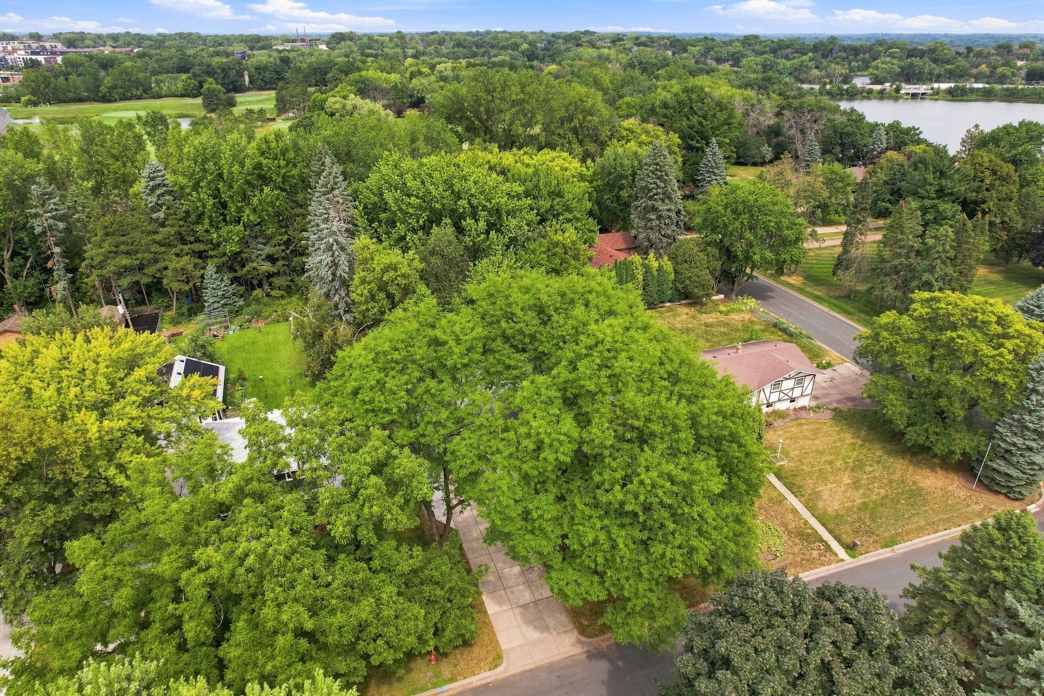 View of Residential at 933 Island Lake Avenue, Shoreview MN 55126, Shoreview (27 of 30) - Mike Wilen | Minnesota Team Real Estate