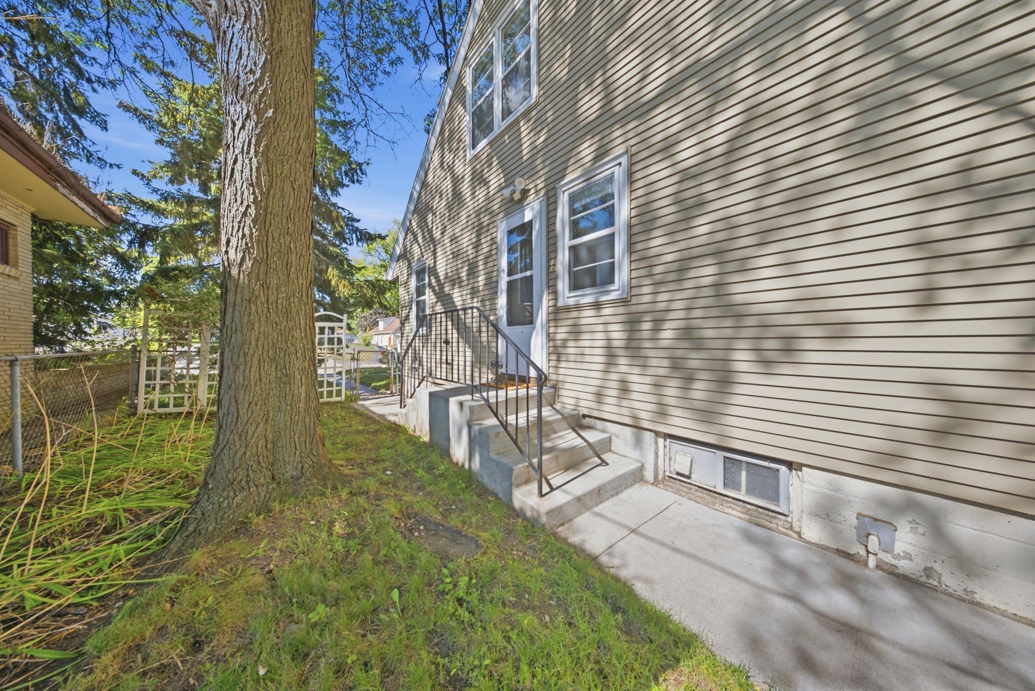 View of Residential at 1446 Dale Street, Saint Paul MN 55117, Saint Paul (7 of 36) - Mike Wilen | Minnesota Team Real Estate