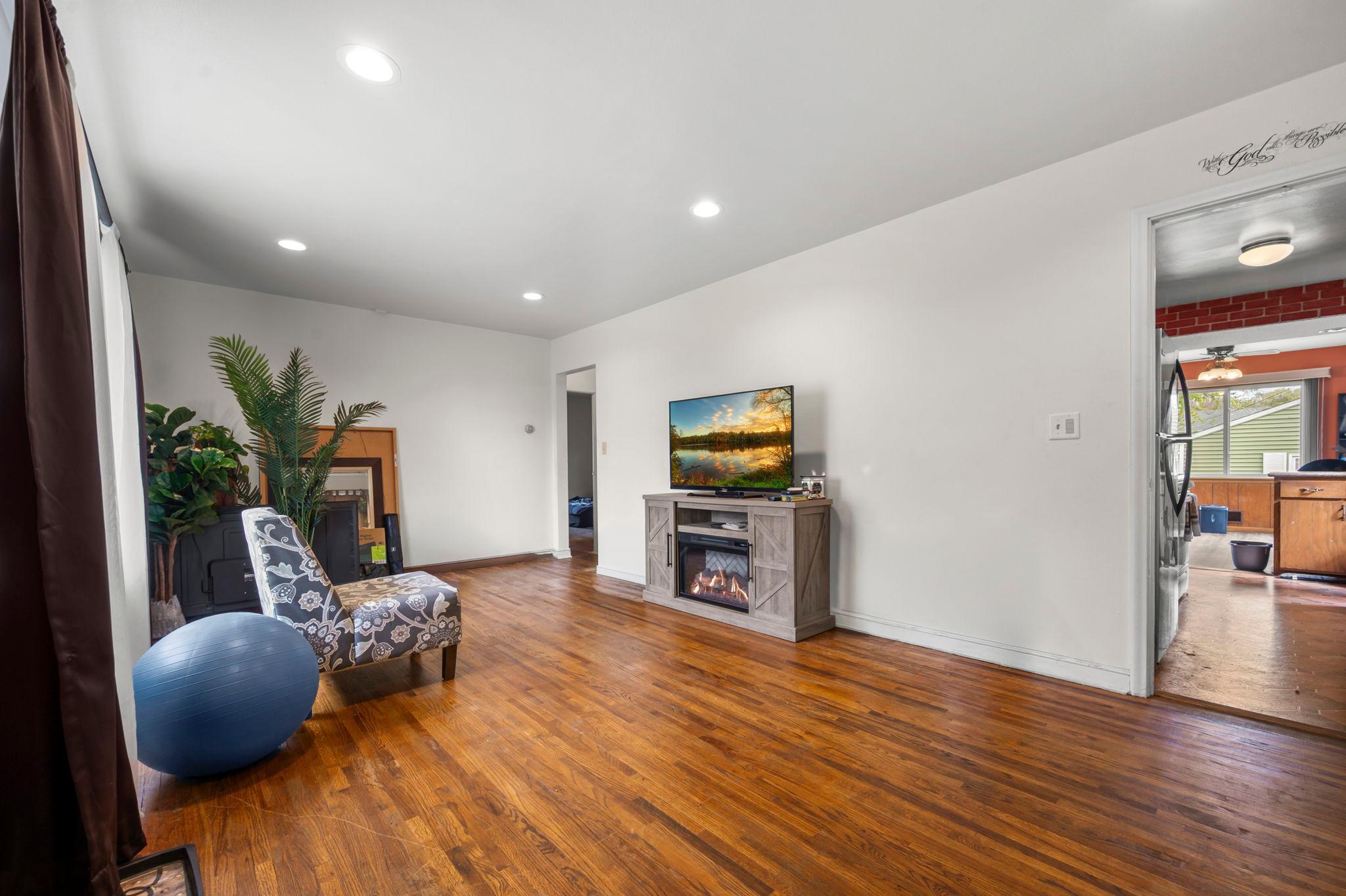 View of Residential at 1675 Iowa Avenue, Saint Paul MN 55106, Saint Paul (9 of 72) - Mike Wilen | Minnesota Team Real Estate