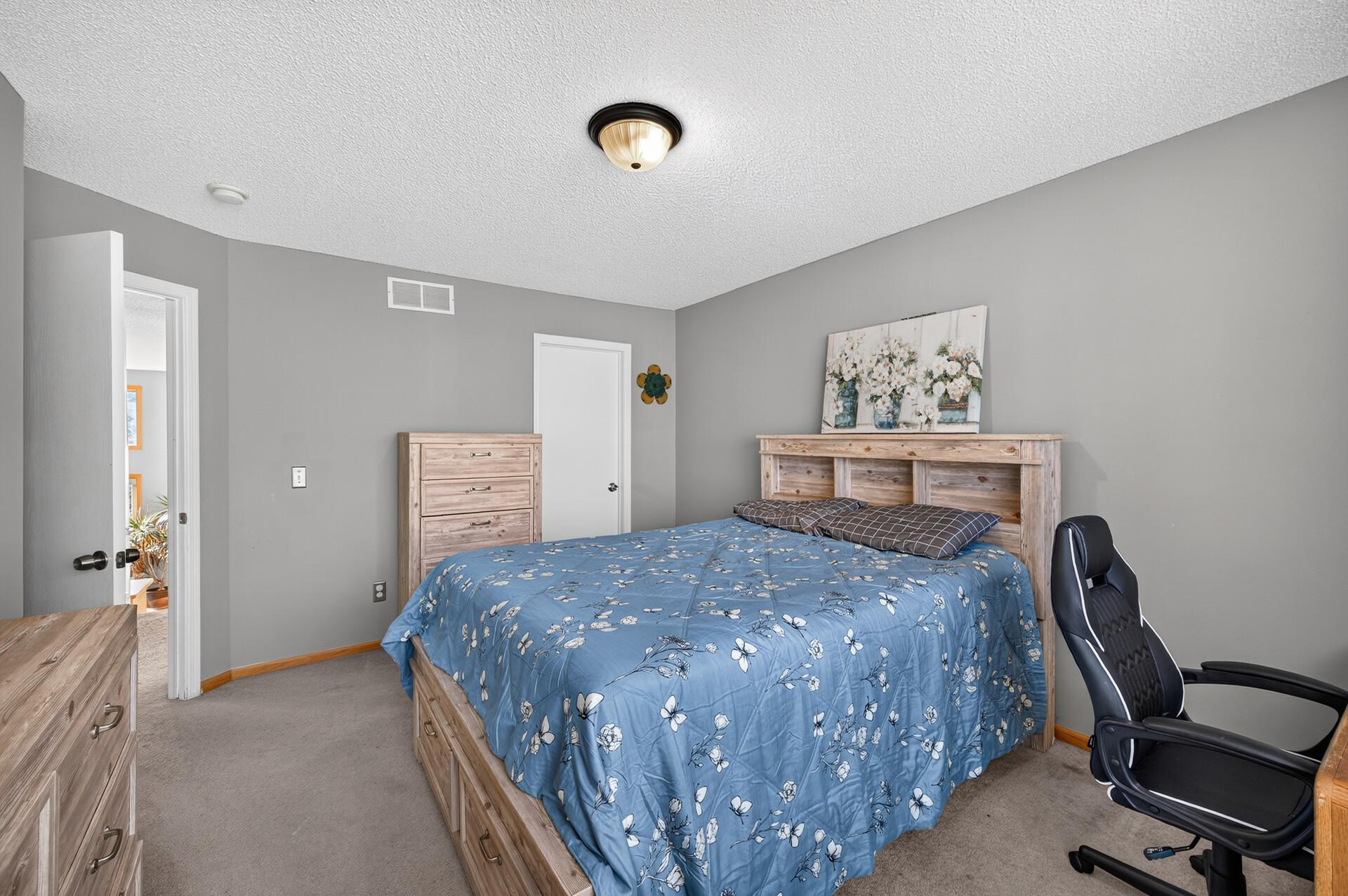 View of Residential at 1059 Drew Drive, Woodbury MN 55129, Woodbury (15 of 25) - Mike Wilen | Minnesota Team Real Estate