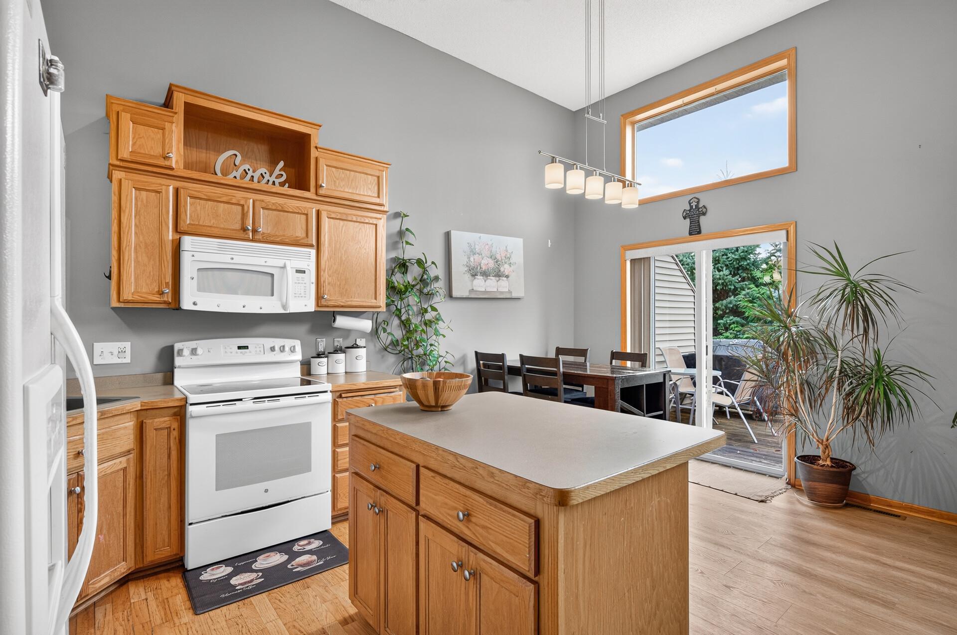 View of Residential at 1059 Drew Drive, Woodbury MN 55129, Woodbury (10 of 25) - Mike Wilen | Minnesota Team Real Estate