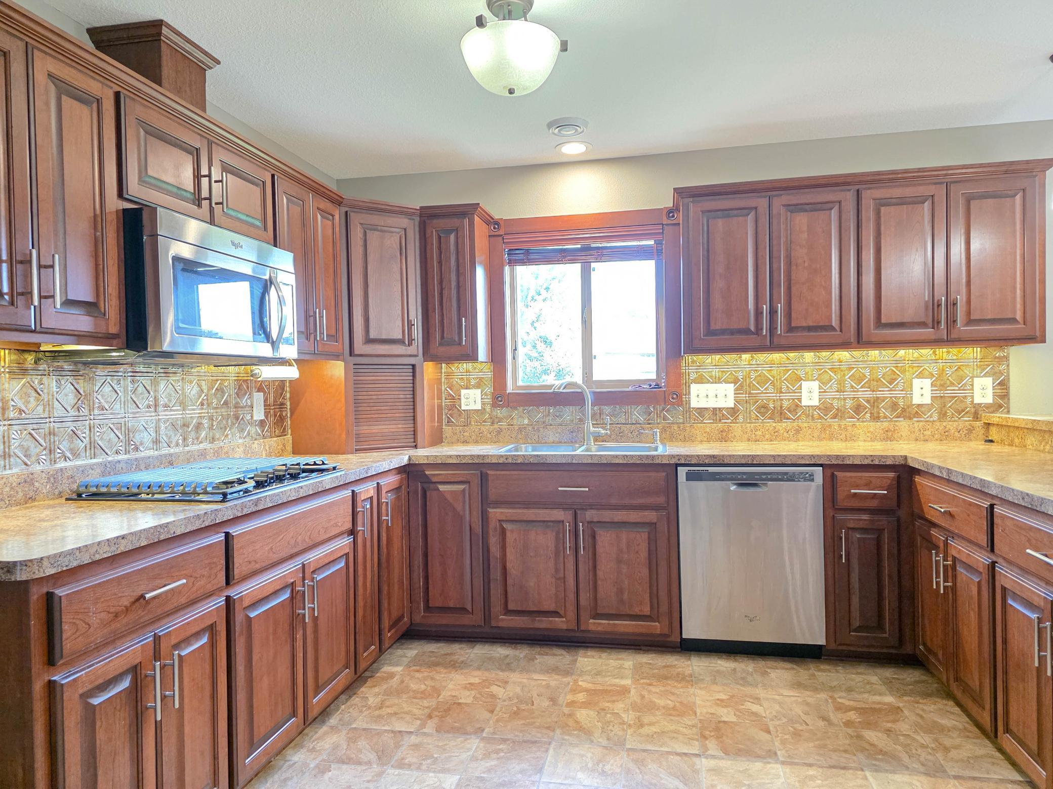 View of Residential at 105 Taylor Circle, Le Sueur MN 56058, Le Sueur (8 of 49) - Mike Wilen | Minnesota Team Real Estate