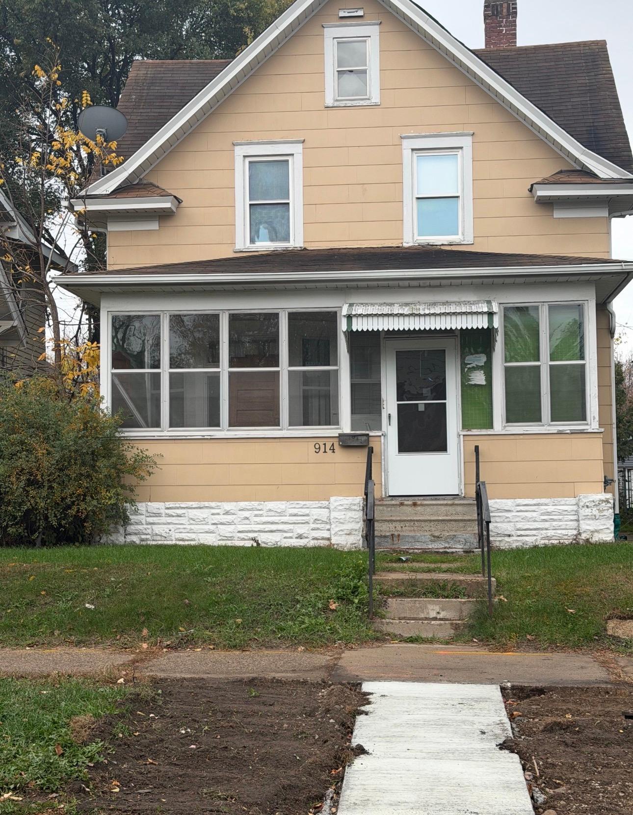 View of Single Family at 914 Fuller Avenue, Saint Paul - Mike Wilen | Minnesota Team Real Estate