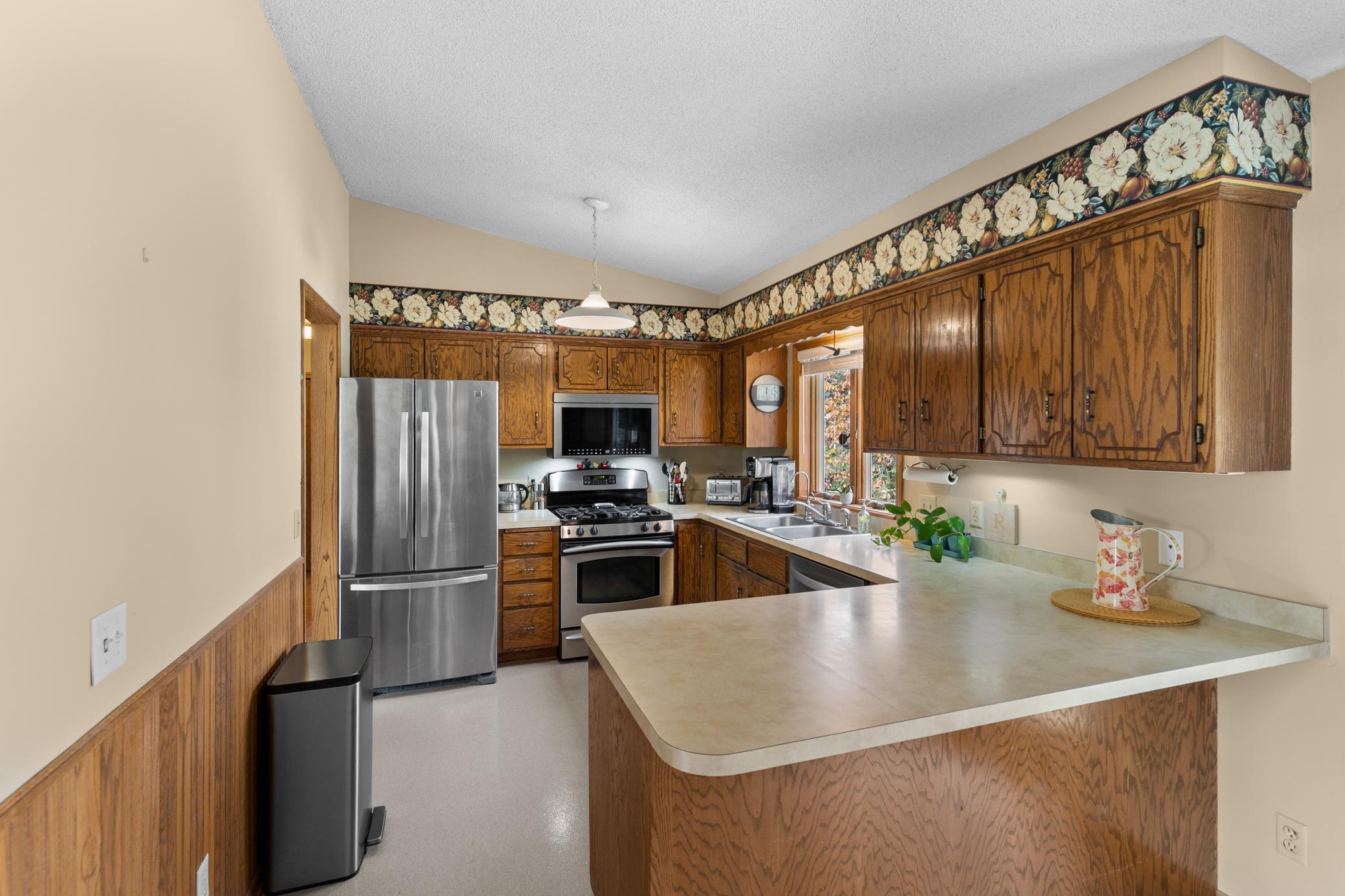 View of Residential at 555 Oak Drive, Vadnais Heights MN 55127, Vadnais Heights (17 of 47) - Mike Wilen | Minnesota Team Real Estate