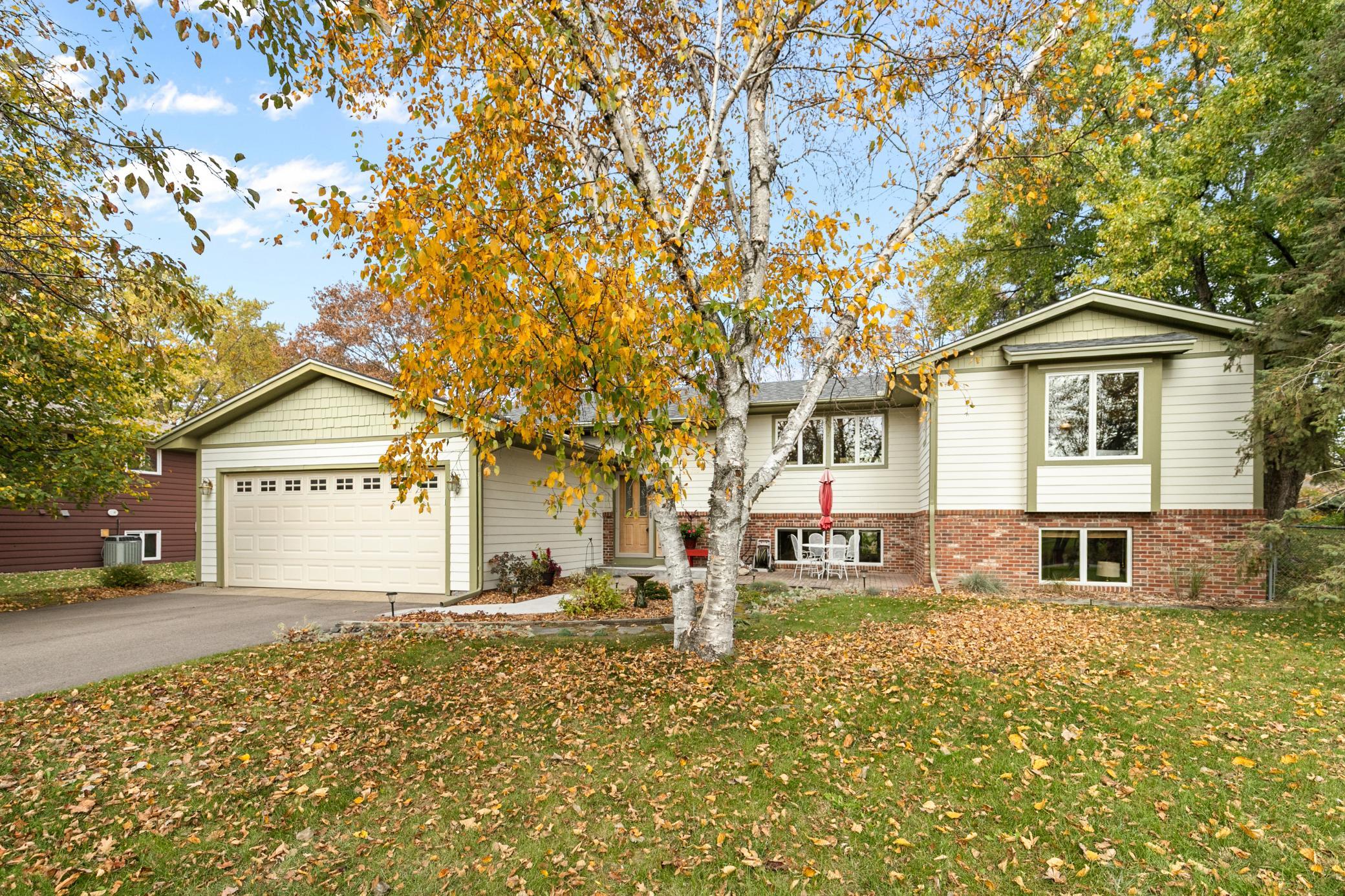 View of Single Family at 555 Oak Drive, Vadnais Heights - Mike Wilen | Minnesota Team Real Estate