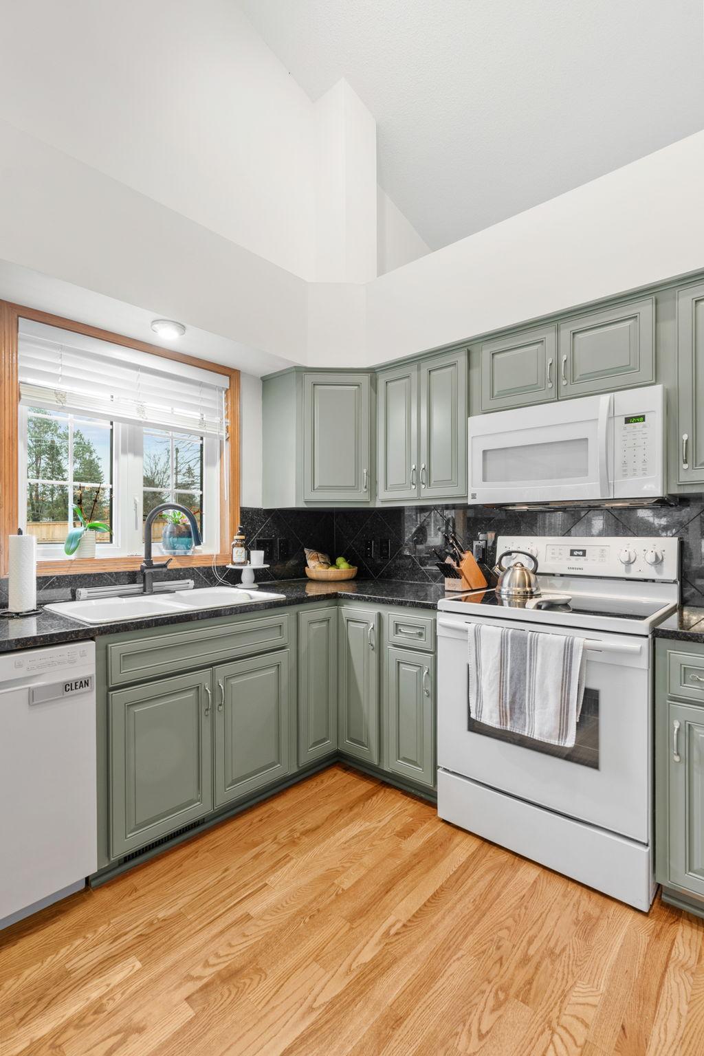 View of Residential at 17568 Frondell Court, Eden Prairie MN 55347, Eden Prairie (26 of 74) - Mike Wilen | Minnesota Team Real Estate