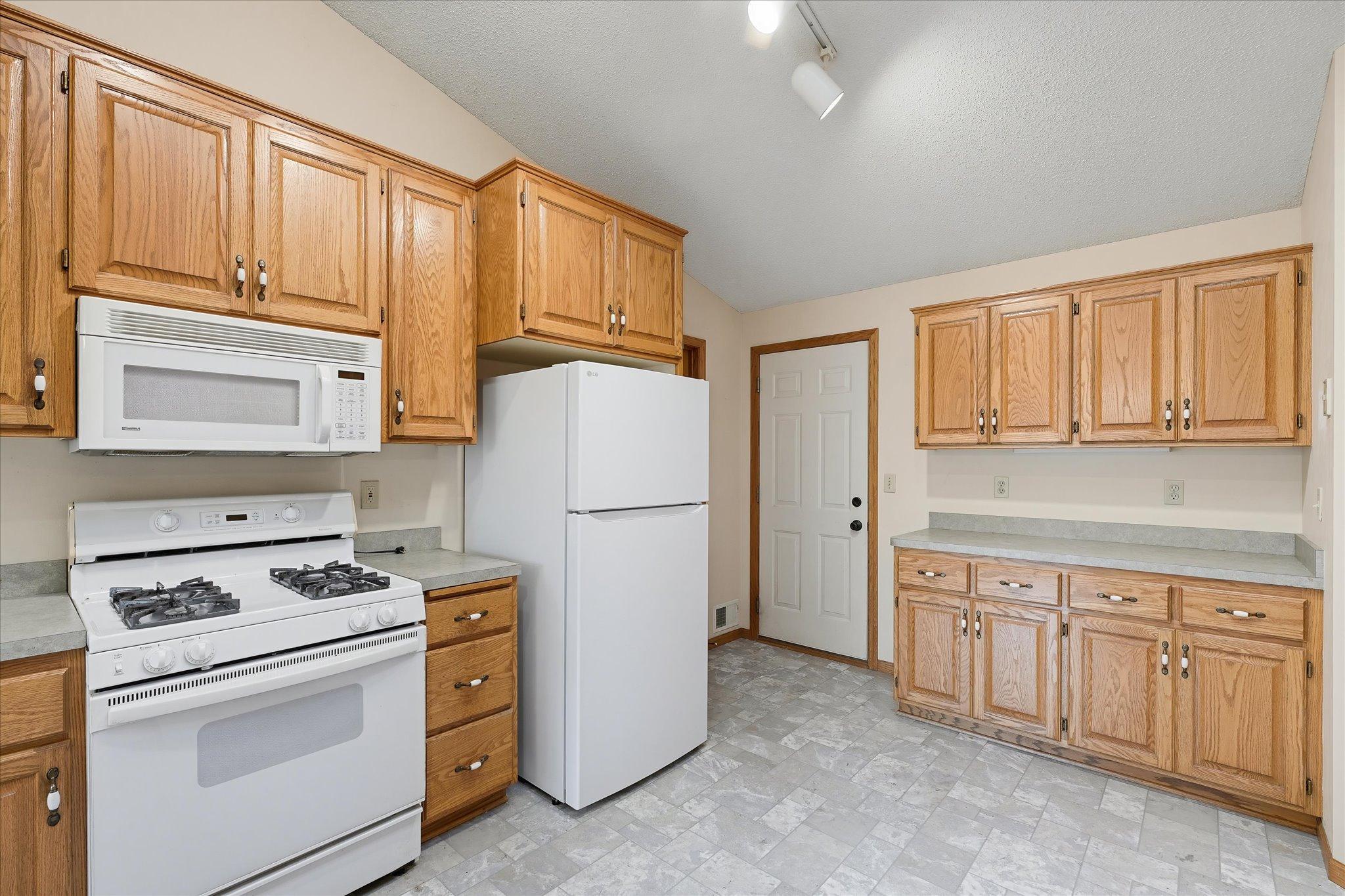 View of Residential at 8501 Inverness Lane, Brooklyn Park MN 55443, Brooklyn Park (17 of 29) - Mike Wilen | Minnesota Team Real Estate