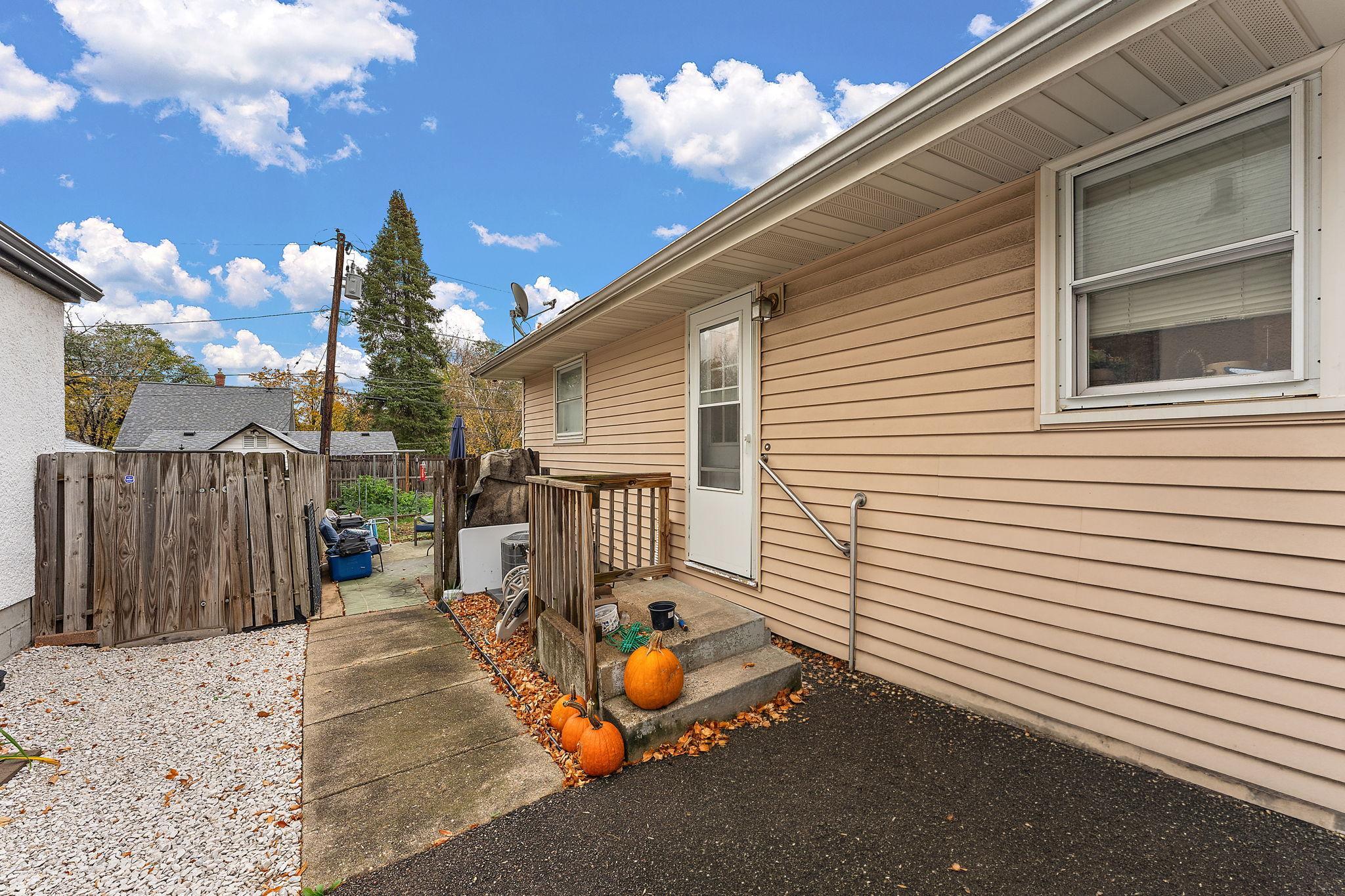 View of Residential at 828 Deppe Street, West Saint Paul MN 55118, West Saint Paul (22 of 27) - Mike Wilen | Minnesota Team Real Estate