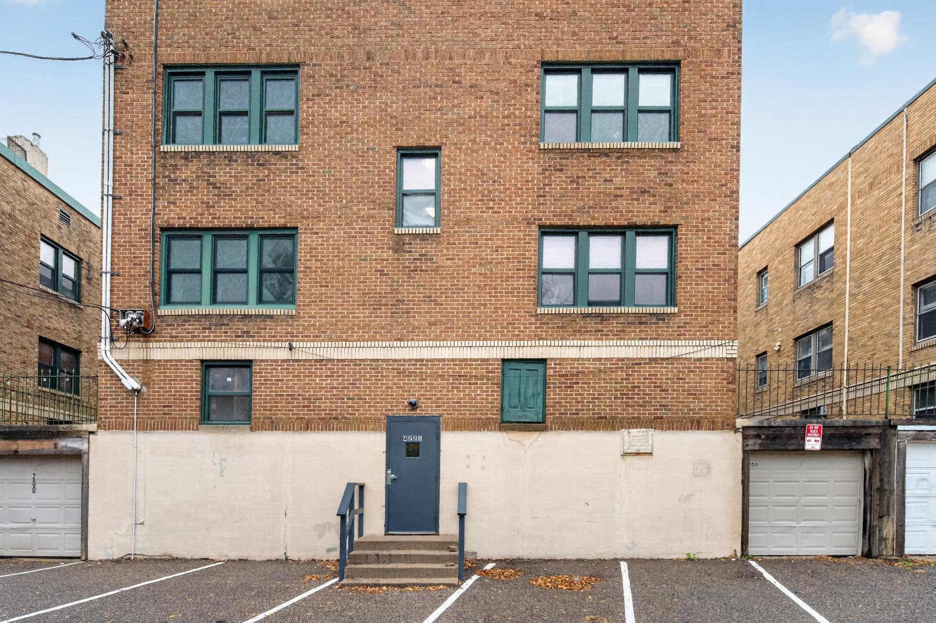 View of Residential at 4221 Nicollet Avenue #100, Minneapolis MN 55409, Minneapolis (28 of 33) - Mike Wilen | Minnesota Team Real Estate