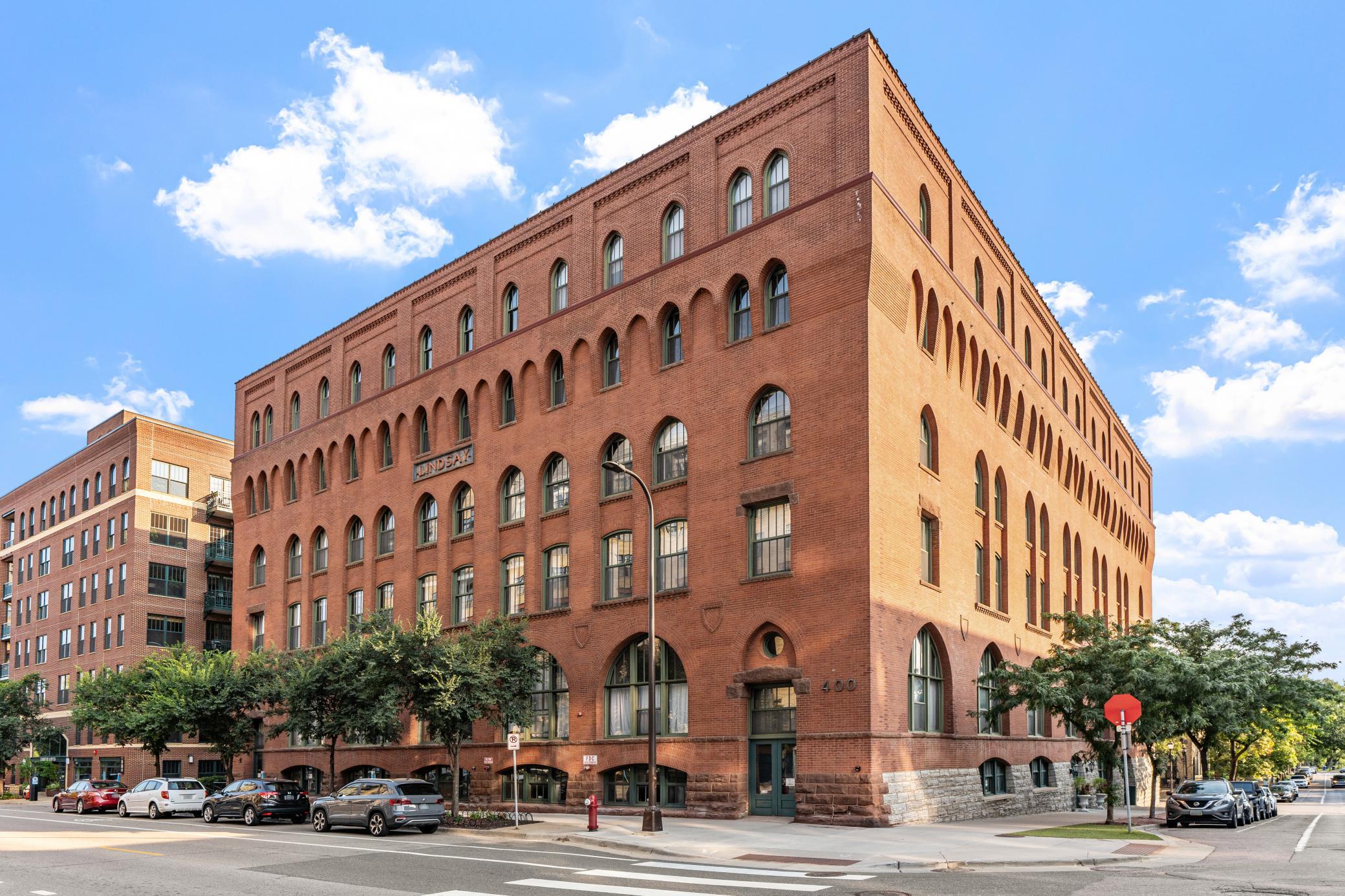 View of (CC) High Rise (4+ Levels) at 400 1st Street, Minneapolis - Mike Wilen | Minnesota Team Real Estate