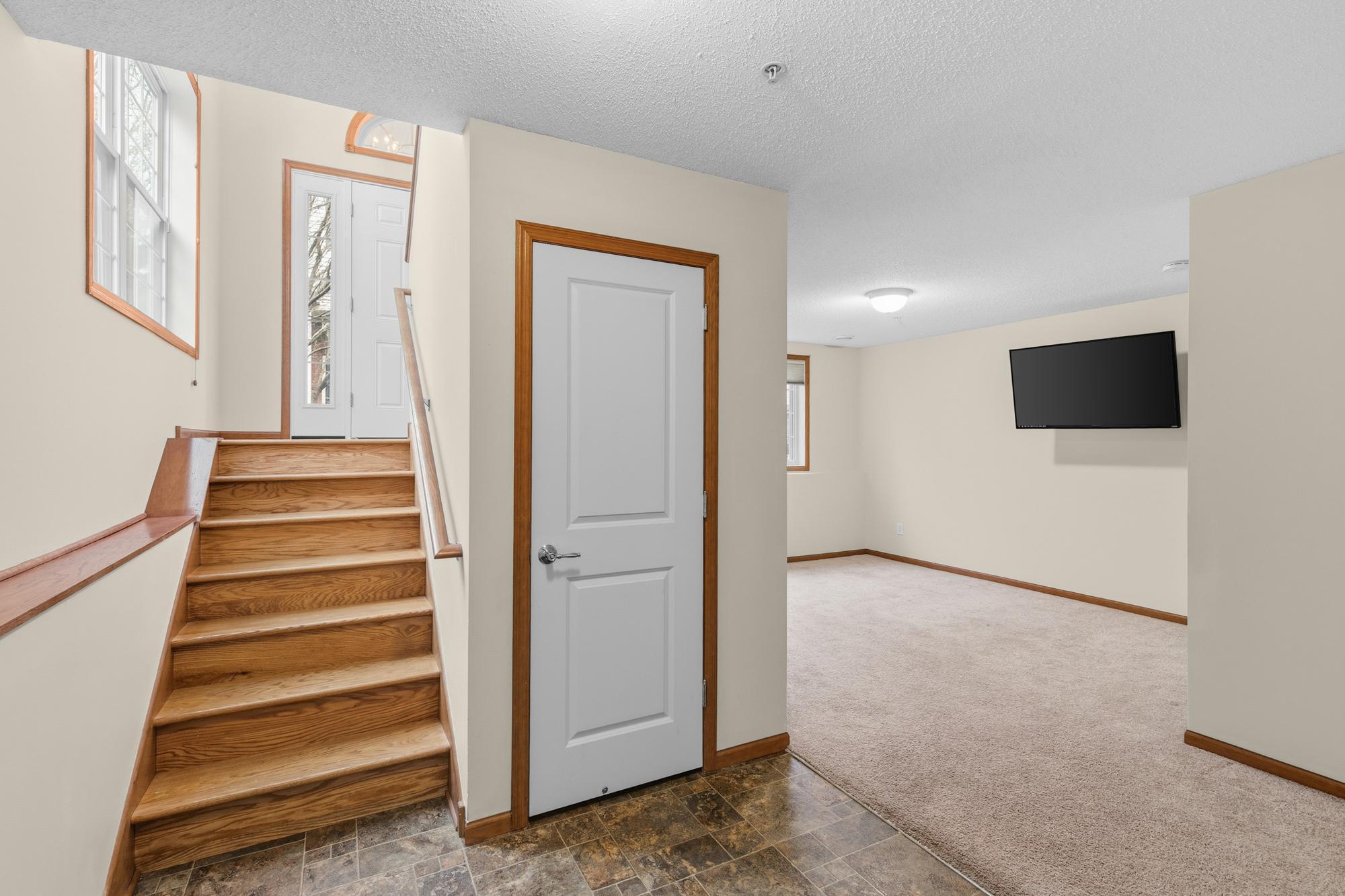 View of Residential at 911 Ledgestone Drive, Mahtomedi MN 55115, Mahtomedi (26 of 35) - Mike Wilen | Minnesota Team Real Estate