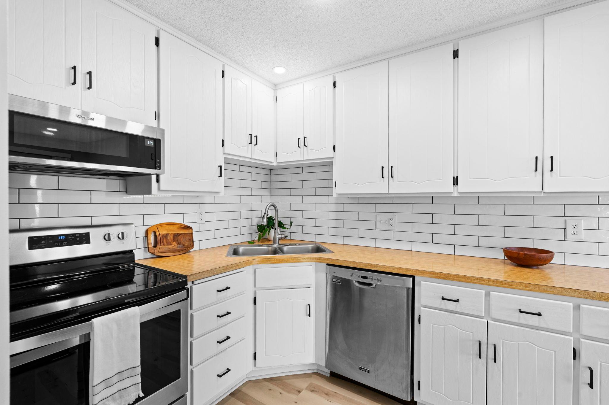 View of Residential at 8717 Maplebrook Circle, Brooklyn Park MN 55445, Brooklyn Park (12 of 36) - Mike Wilen | Minnesota Team Real Estate