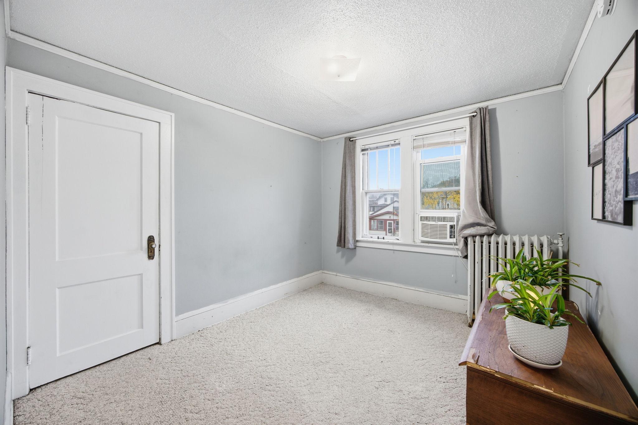 View of Residential at 990 Jameson Street, Saint Paul MN 55103, Saint Paul (22 of 34) - Mike Wilen | Minnesota Team Real Estate