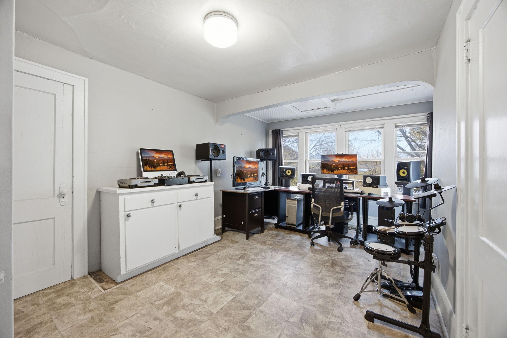 View of Residential at 990 Jameson Street, Saint Paul MN 55103, Saint Paul (20 of 34) - Mike Wilen | Minnesota Team Real Estate